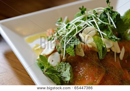 Spicy Raw Salmon Salad