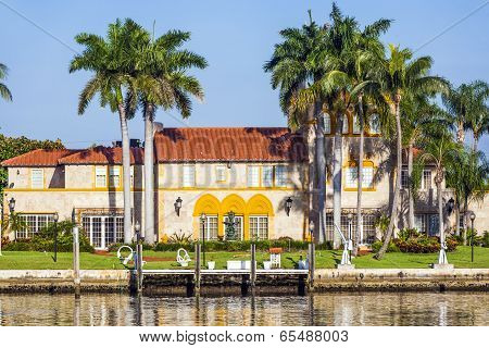 Beautiful Houses Downtown At The Waterfront Miami South