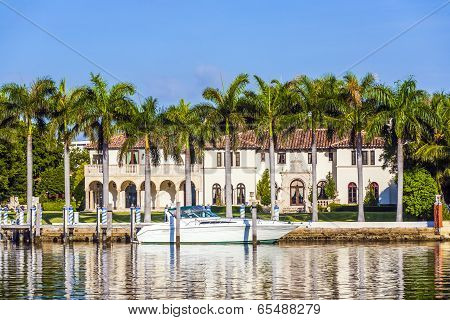 luxury houses at the canal in Miami Beach