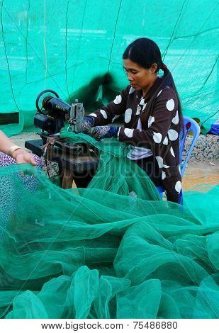 Vietnamese Woman Sew Fishing Net