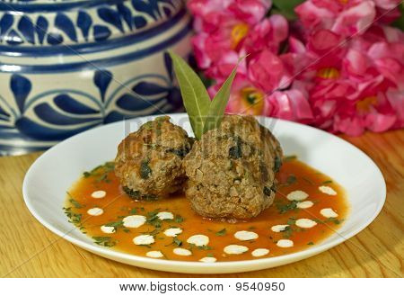 Håndlavede frikadeller