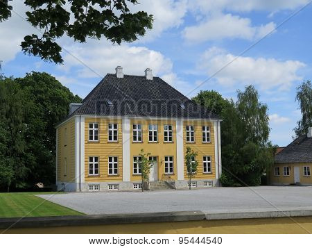 Yellow Mansion House