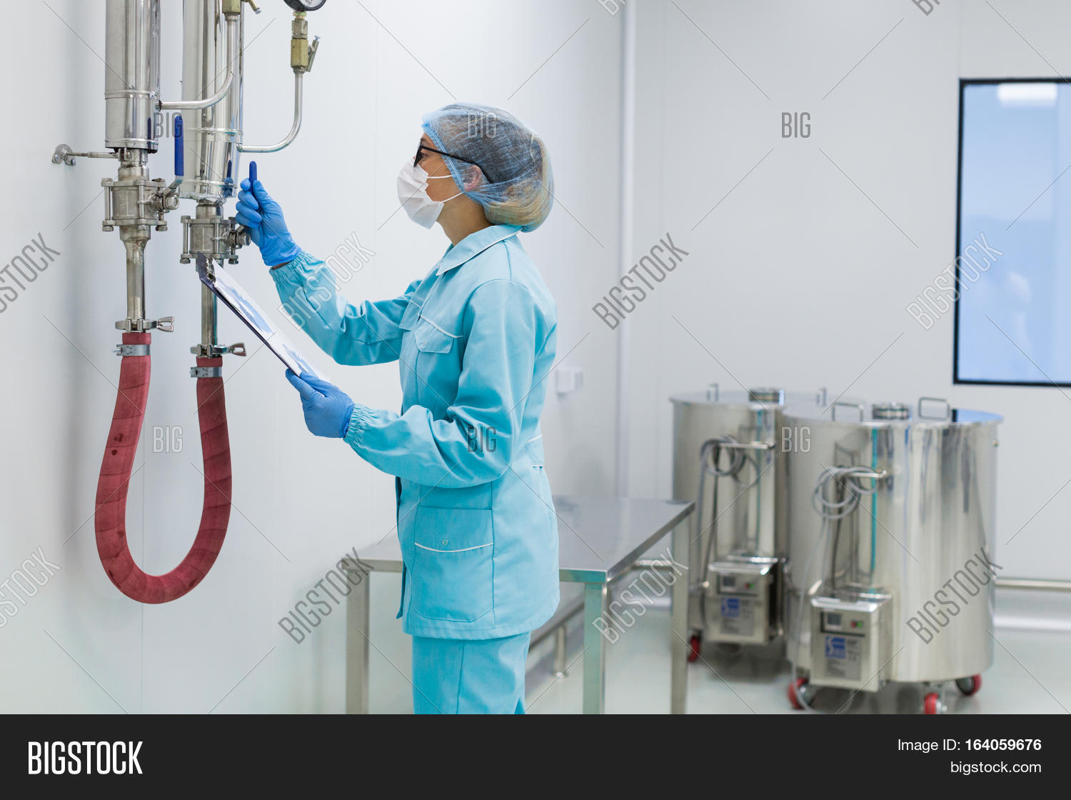 Imagen y foto Operator Checks (prueba gratis) | Bigstock