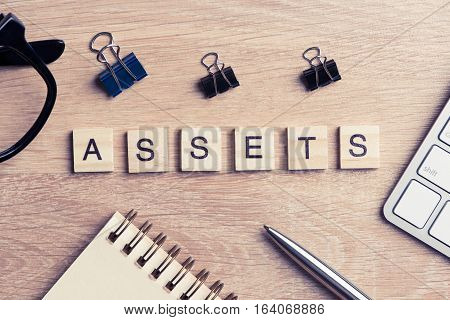 Keywords for making business on wooden office table