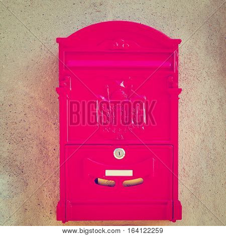Red Post Boxe in Italy Instagram Effect