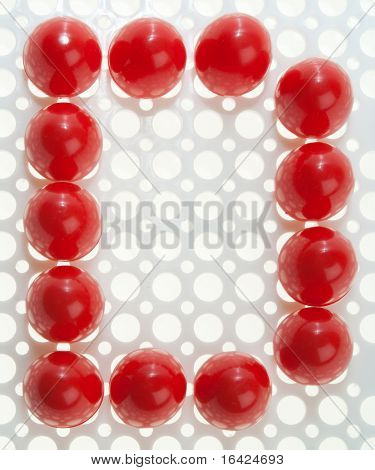 Font fatta di piastrelle di mosaico rosso. Altre lettere sono anche nel mio portafoglio.
