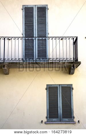 Terrace Europe       The Milano Old   Window   Grate