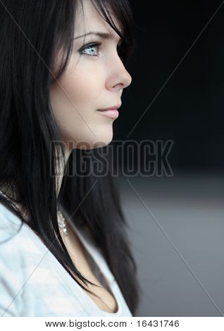 szczegół portret (profil) całkiem młoda kobieta