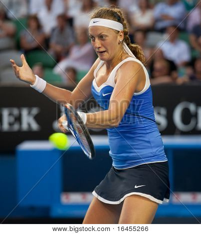 MELBOURNE - 26 stycznia: Petra Kvitova Republiki Czeskiej w jej straty ćwierćfinał Vera Zvonar