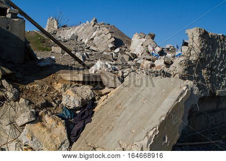 Damaged during the July fighting memorial complex on the top of the Saur-Graves (as a result of attacks in August 2014 was completely destroyed)