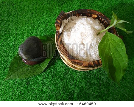 Spa essencial (pirâmide de pedras e washtub com sal de banho)