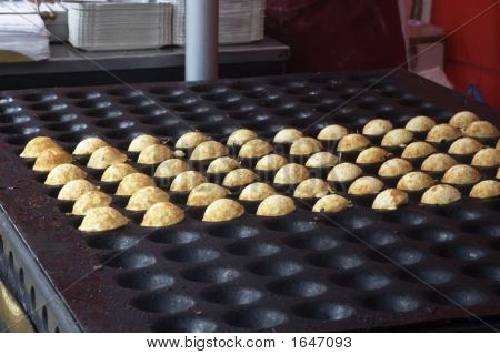 Poffertjes sulla piastra di cottura