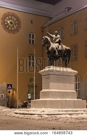 Winter night in Regensburg - King Ludwig I monument