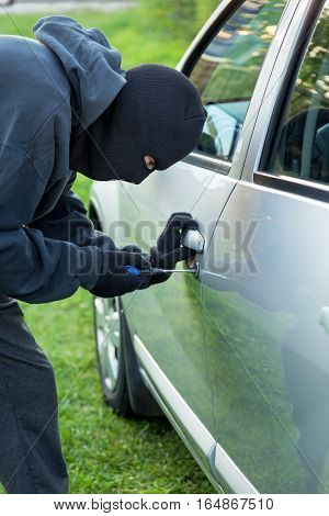 The malefactor in the mask stealing car