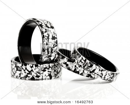 흰 배경에 고립 된 팔찌