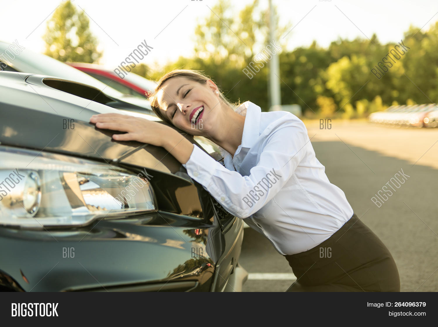 поставь молодую машину. рождественский фильм у девушки сломалась машина. 10 самых ненадежных автомобилей. продажа авто. инструктор автошколы.