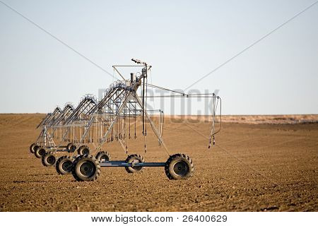 ระบบชลประทานอยู่นิ่งในเขตเย็น แห้งแล้งในเดือนธันวาคม