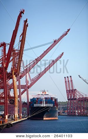 buque de carga en Puerto - gran barco contenedor