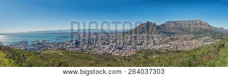 Cape Town, South Africa, August 9, 2018: A Panorama Of Cape Town As Seen From Signal Hill. Table Mou