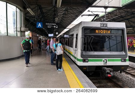 Medellin, Antioquia, Colombia - 10/05/2018: Passengers Boarding Or Disembarking From A Train Headed 
