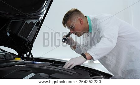 Professional Master After Polishing And Painting Cars, Checks The Flashlight Scratches, A Respirator