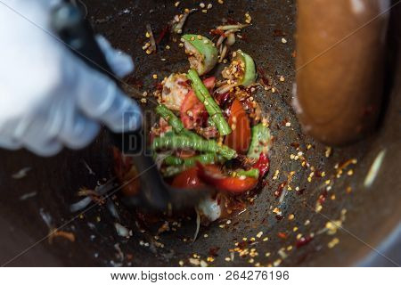 Papaya Salad Or Papaya Pok Pok (som Tum)