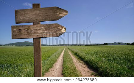 Signpost Dirt Road Path Panorama Broad Trail