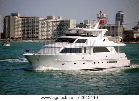 Piccolo Yacht bianco