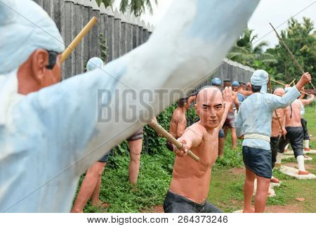 Samut Songkhram, Thailand - Oct 5, 2018 : Statue Of Thai And Chinese Fighting Against Burmese In Ban