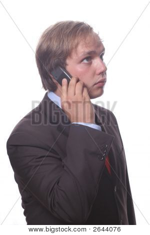 Empresário no telefone sobre um fundo branco