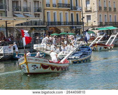 Sete, France - June 20, 2017: Water Jousting Competition Which Lasted In Sete On The South Of France