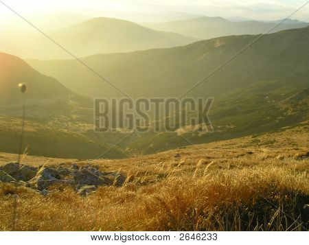 Paradis de montagne. Shining Sun et couches