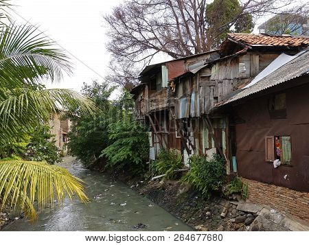 Jakarta, Indonesia - November 25, 2017: Densely Populated Villages On The Riverbank In Tanah Abang D