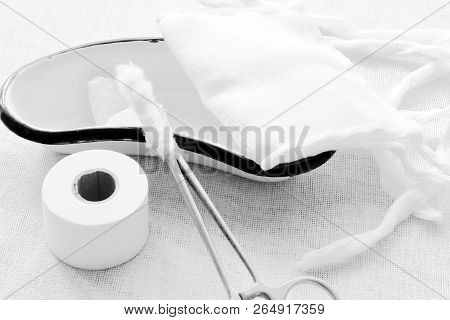 Kidney-shaped Medical Metal Patch With Gauze Mask, Metal Forceps, Cotton Swab And Adhesive Tape On A