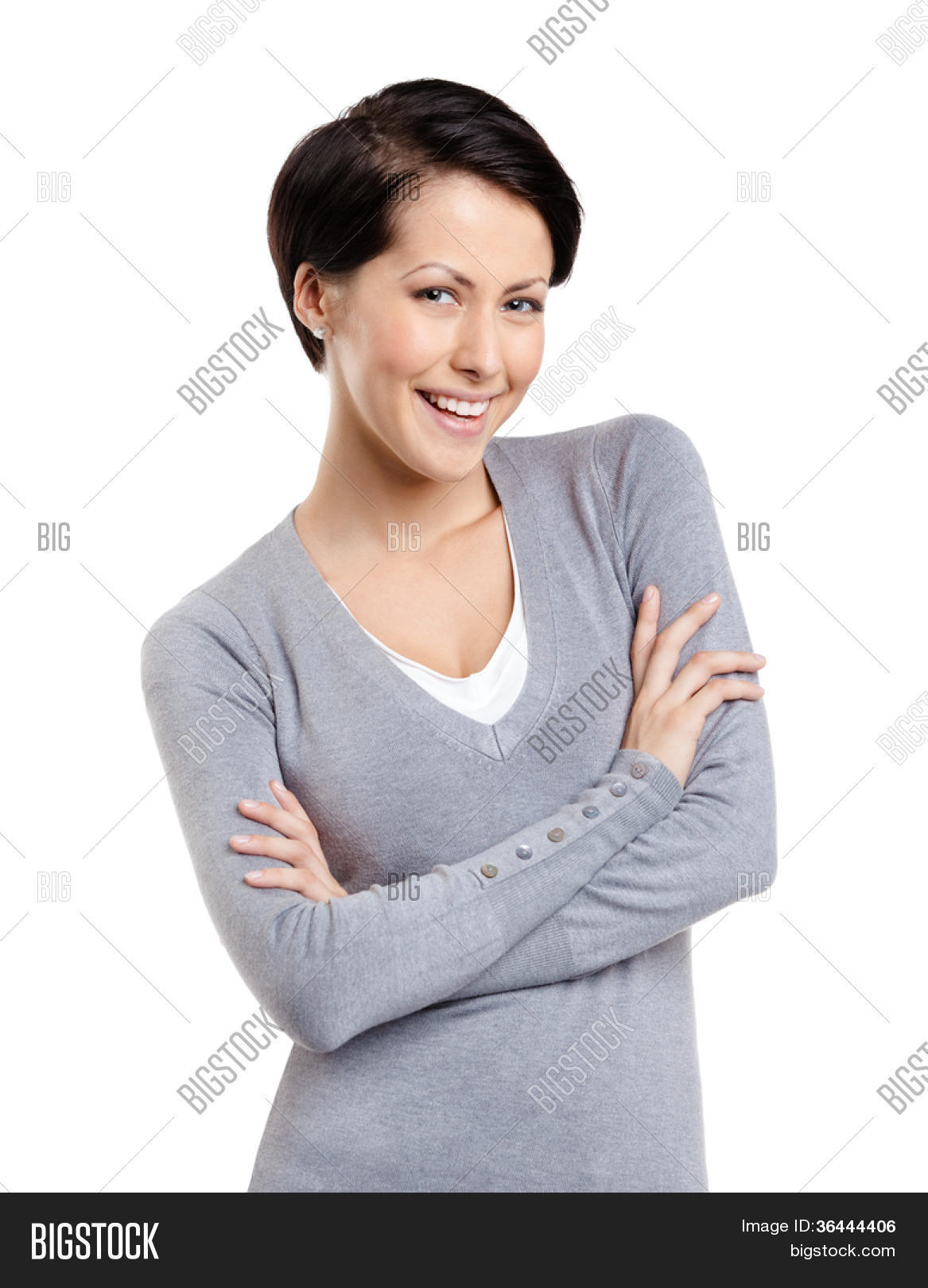 Девушка скрестила руки на груди. Девушка отрицает. Женщина скрестила руки. Девушка со скрещенными руками. Со скрещенными.