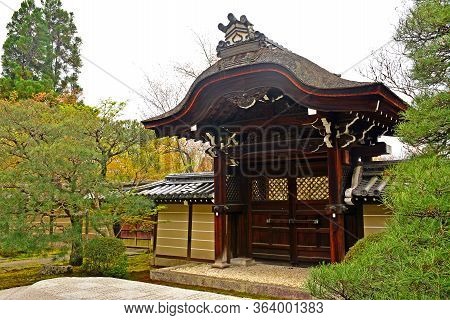 Kyoto, Jp - April 10 - Eikando Zenrinji Gate On April 10, 2017 In Kyoto, Japan. Eikando Formally Kno