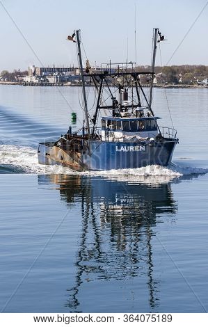 New Bedford, Massachusetts, Usa - April 29, 2020: Clammer Lauren On Sea Trial In New Bedford Outer H