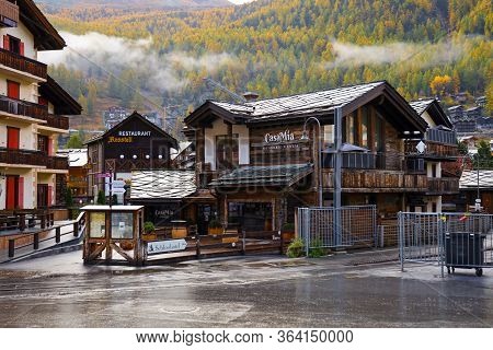 Zermatt, Switzerland-october 21, 2019:the Wood Old Building On Zermatt Bahnhofstrasse Street In Autu