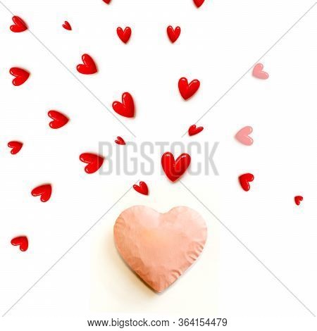The Red Small Hearts Overflow Around The Pink Heart, And Fly Upwind.and Pink Background And Copy Spa