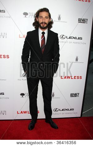 LOS ANGELES - ago 22: Shia LaBeouf arriva alla 