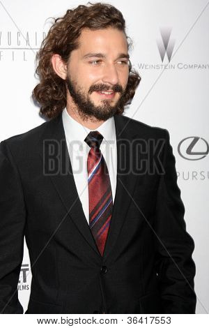 LOS ANGELES - ago 22: Shia LaBeouf arriva alla 
