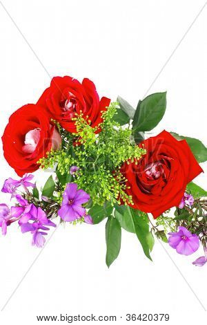 fleurs : gros bouquet de fleurs roses et pansy avec vert herbe isolé sur fond blanc