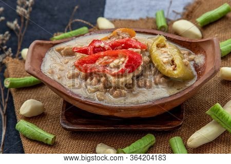 Thai Style Food : Soya Bean Dipping Sauce With Pork In Coconut Milk Dip (tow Jieow Lon Or Lon Taochi