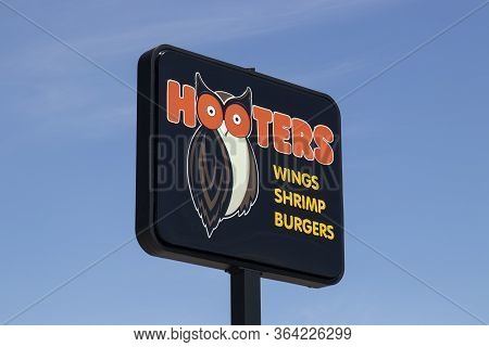 Lafayette - Circa May 2020: Hooters Dine In Restaurant Location. Hooters Operates And Franchises Ove