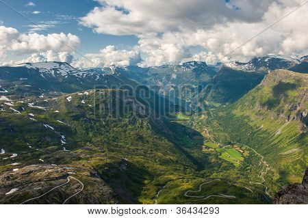 Fjord Geiranger, pohled z hora Dalsnibba, Norsko