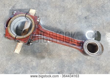 Perform Maintenance Of The Connecting Rod For Its Successful Operation
