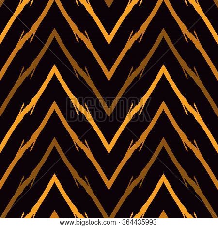 Brush Strokes Seamless Pattern. Freehand Horizontal Zigzag Stripes. Repeated Chevron Lines Backgroun