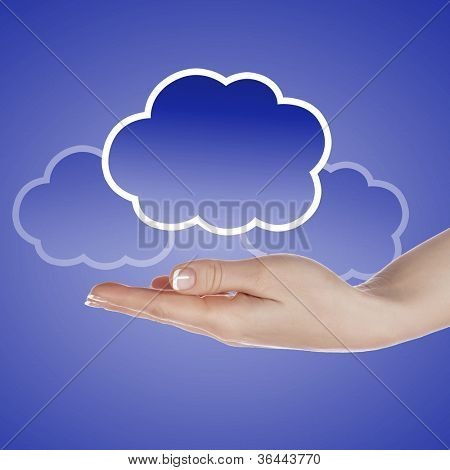 Hand med cloud computing symbol mot färg bakgrund