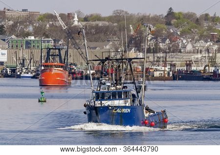 New Bedford, Massachusetts, Usa - April 29, 2020: Clammer Lauren At Head Of Outbound Procession Of B