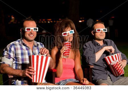 três amigos no exterior cinema